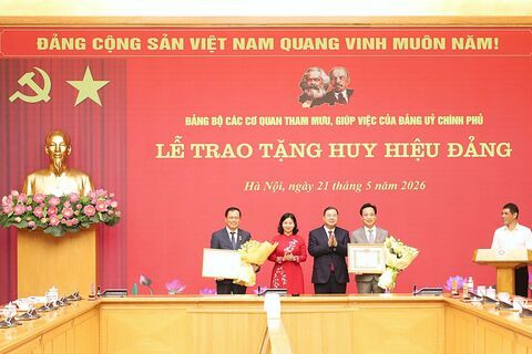 Bổ sung Huy hiệu 35 năm và 95 năm tuổi Đảng