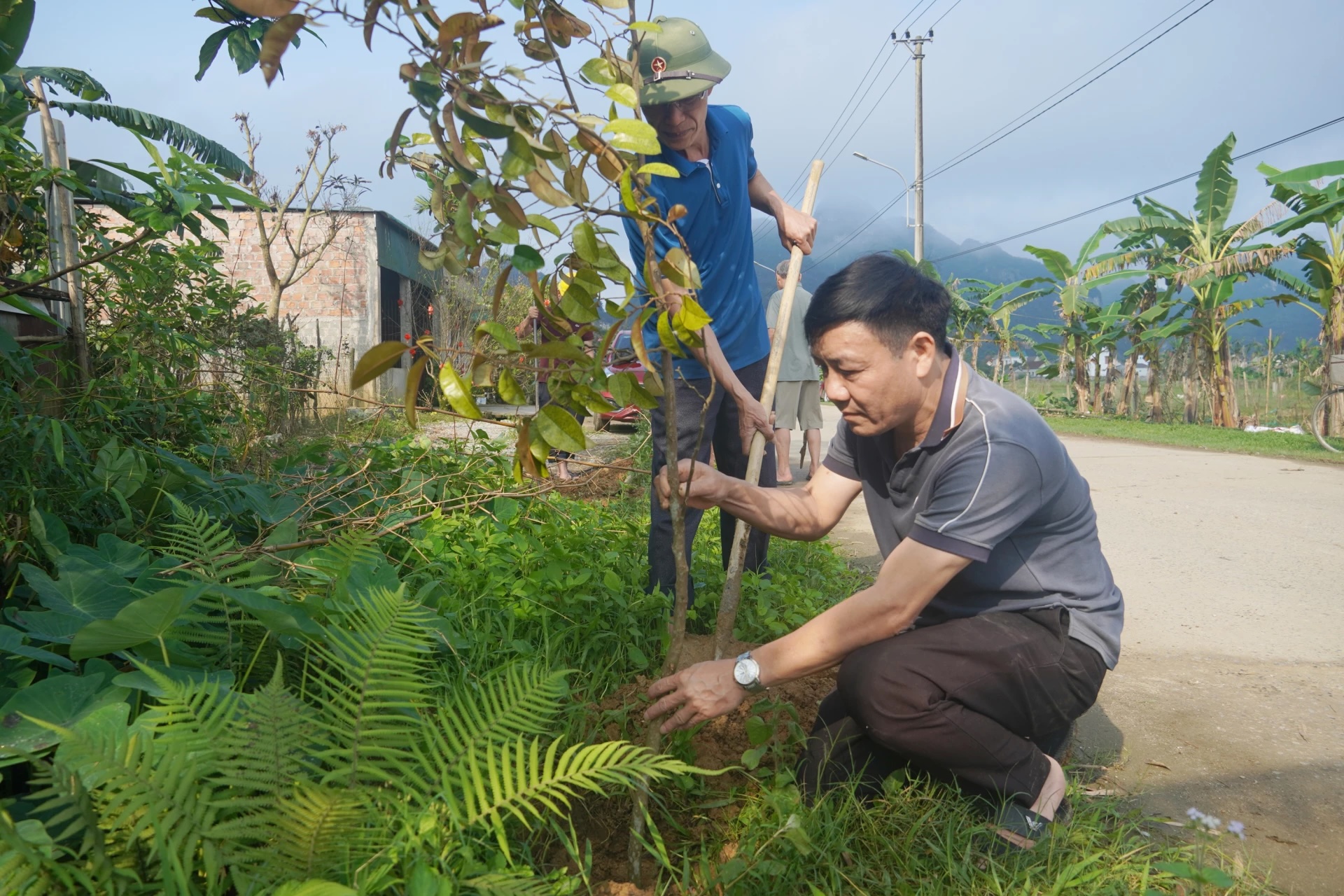 Một bí thư chi bộ vùng cao gương mẫu