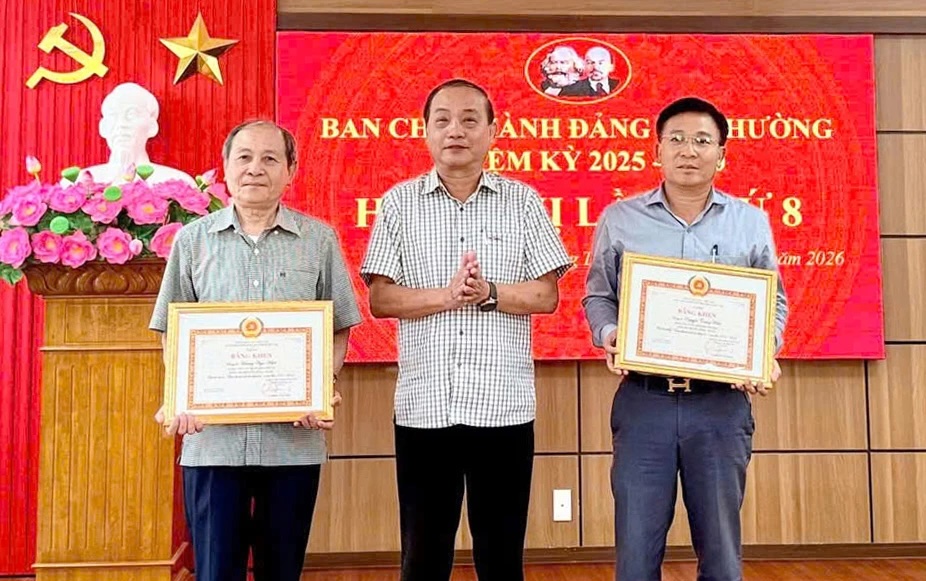 Tập trung xây dựng tổ chức cơ sở đảng vững mạnh