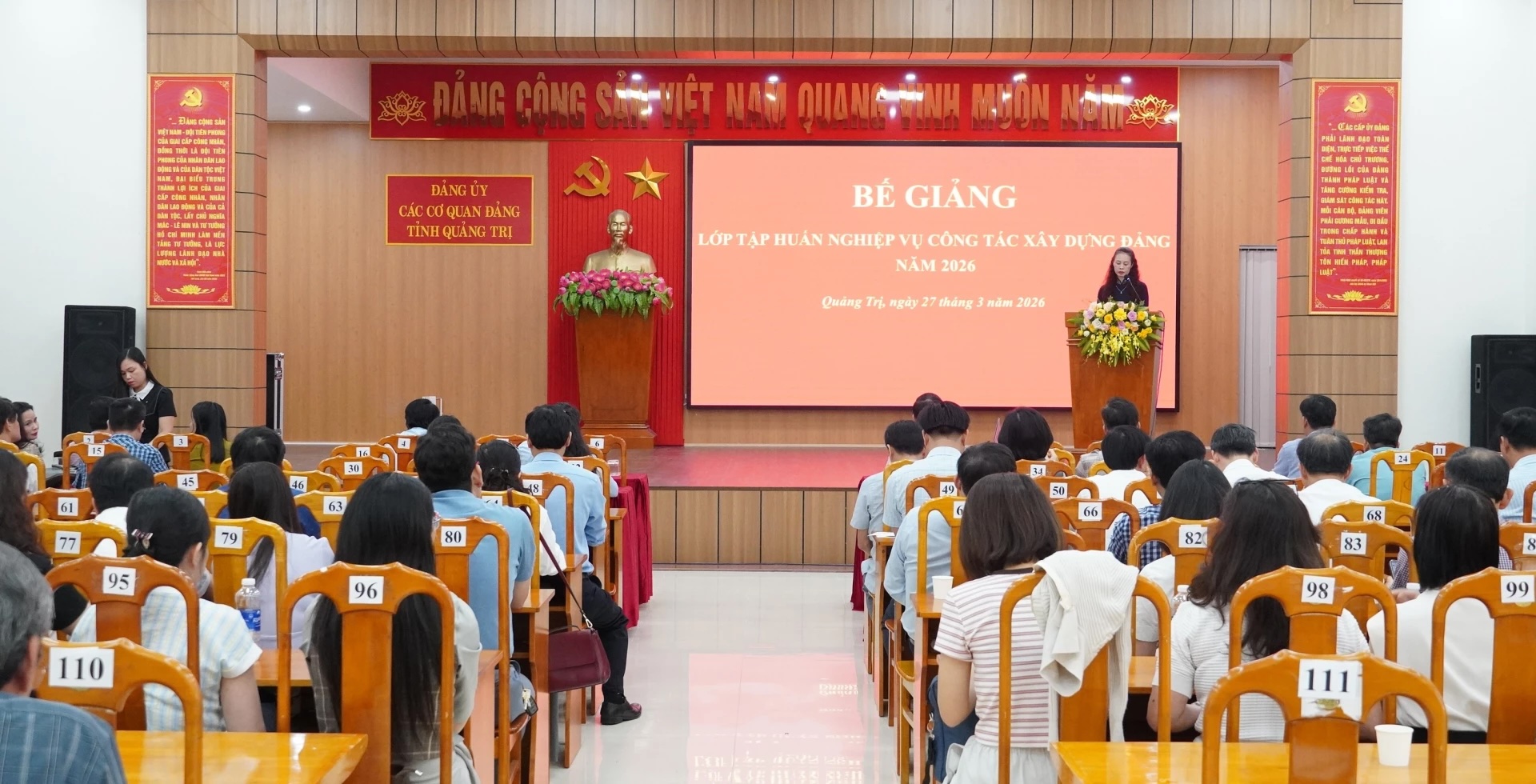 Bế giảng lớp bồi dưỡng nghiệp vụ công tác xây dựng Đảng